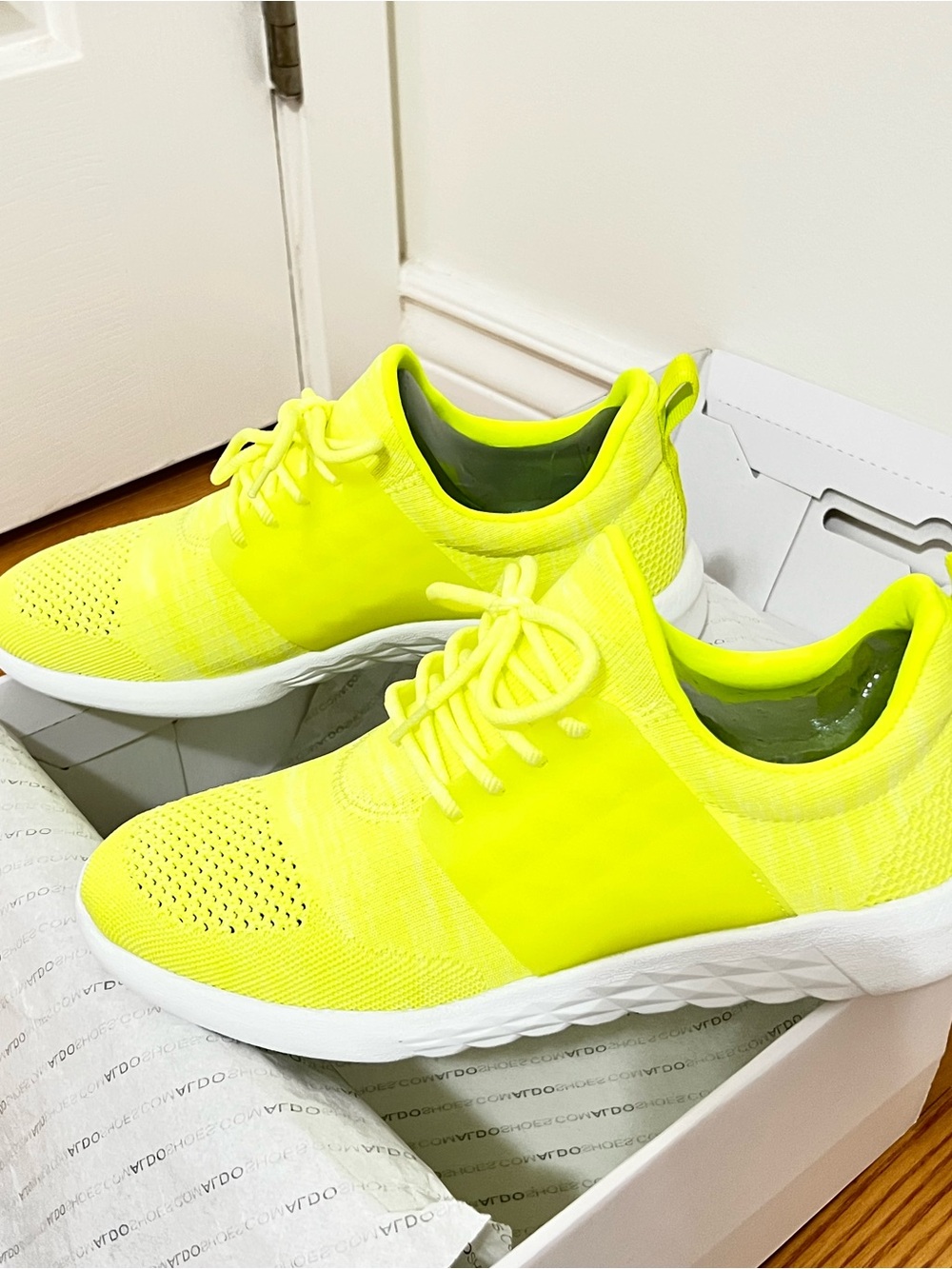 BNIB NEON YELLOW MX.1’s FROM ALDO SIZE 8.5 SUPER COMFY & LIGHTWEIGHT